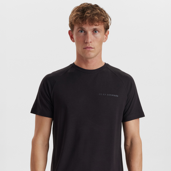 Black crew neck bamboo T-shirt with raglan sleeves