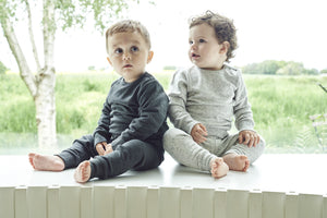 Bambus bukser og bluser til baby