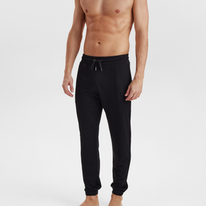 Sort badge joggingsæt i bambus fra JBS of Denmark