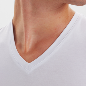 2 pak Hvid slim fit bambus V-hals T-shirt fra JBS